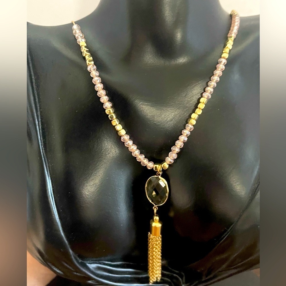 LIZ CLAIBORNE GOLD TONE LONG NECKLACE WITH CRYSTAL BEADS ACCENT PIECE & TASSLE